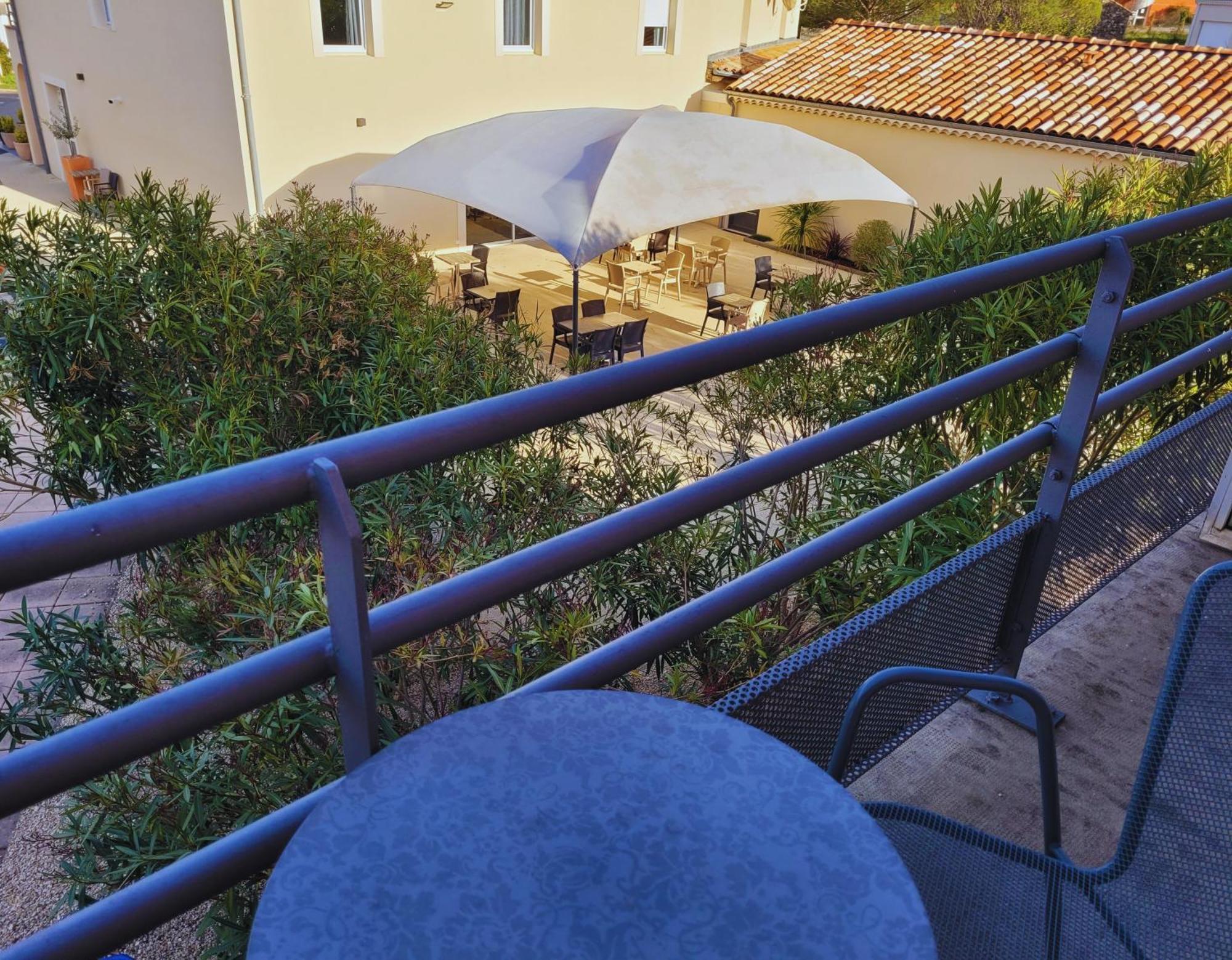 Hotel Restaurant Les Chataigniers Privas Room photo
